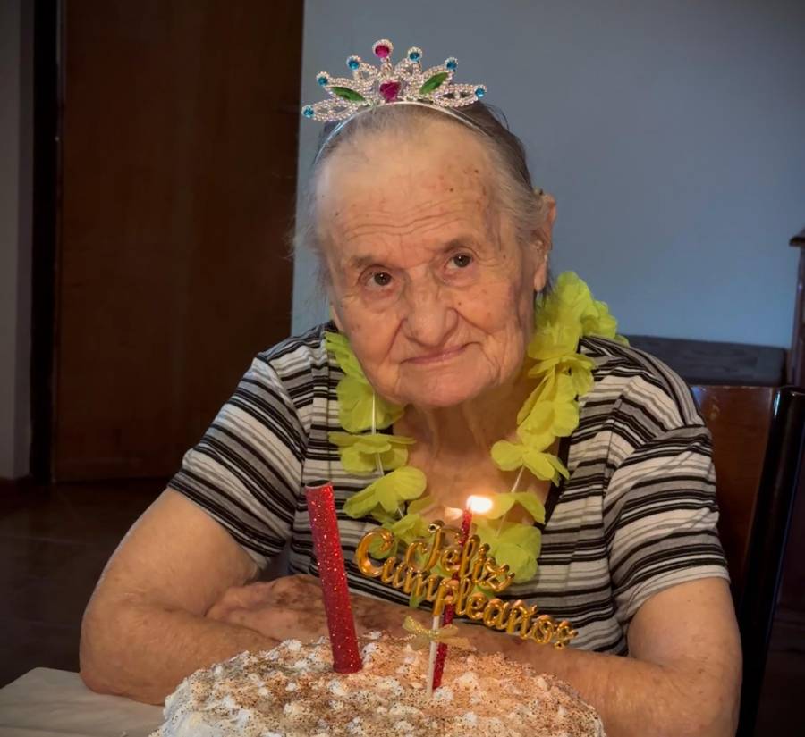 Elia, de 101 años: “Hay que estar contentos, tomar agua y media copita de vino”